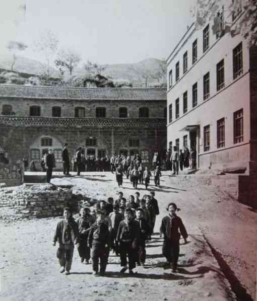 老照片：新中国70年代初期欣欣向荣的农村人民公社