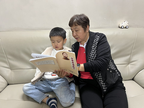 肖志夫：建议将《少年毛泽东》连环画编入中小学教科书