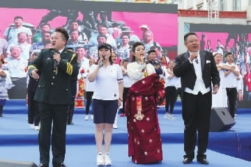 在玉树人民心中绘出多彩画卷