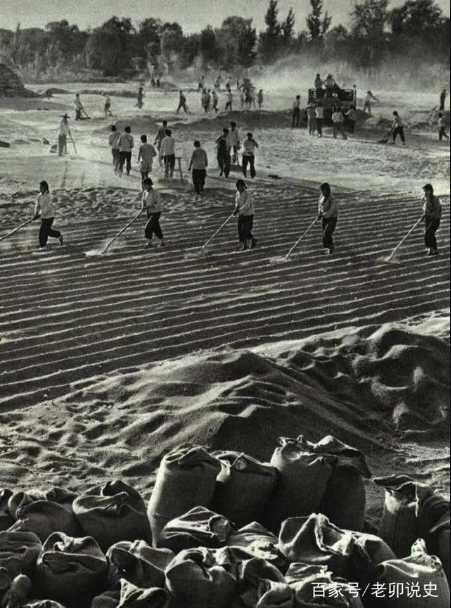 老照片:新中国70年代初期欣欣向荣的农村人民公社