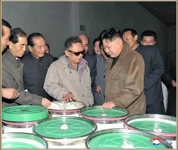 为了人民的幸福——在伟大领导者金正日同志诞辰81周年之际