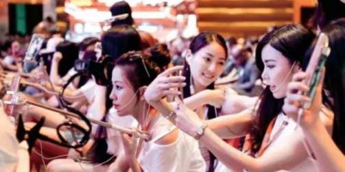 警惕！西方抛给中国的“奶头乐”已经到了不得不戳穿的时候了！