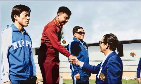 1974年亚运会我女运动员的连衣裙是江青设计的？