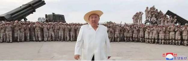 金正恩指导人民军远程炮兵部队和空军飞行队火力打击训练