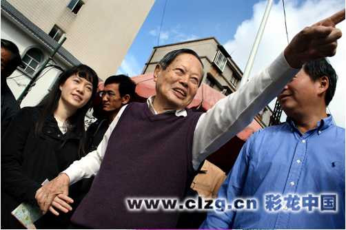 清华学子怒批杨振宁