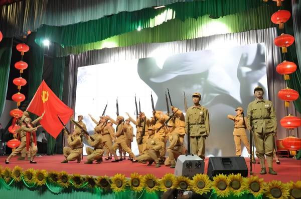 濮耐股份环保耐材事业部·新密市红色文化促进会举行庆祝毛主席诞辰130周年文艺汇演