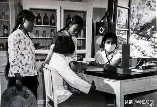 老照片:广阔天地把根扎 1968年到1985年遍布乡村的赤脚医生