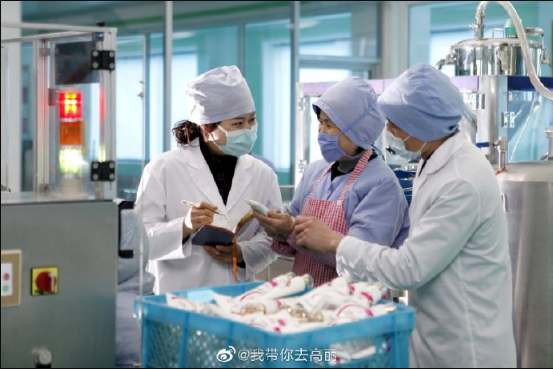 朝鲜人民群众拥有国家主权，拥戴伟大的领袖，劳动人民不知道失业为何物