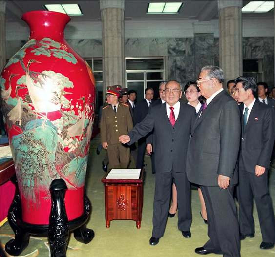 朝中友谊永垂不朽（五）