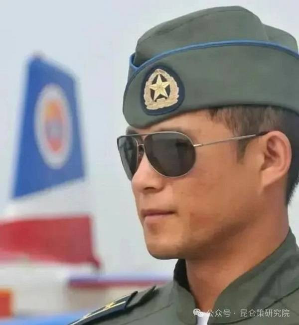 陈先义:“一颗红星、两面红旗”——思念65式军装