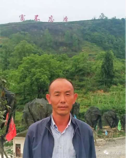  王宏甲：党建引领，深化改革，组织起来，共同致富。这是“塘约道路”的核心要义