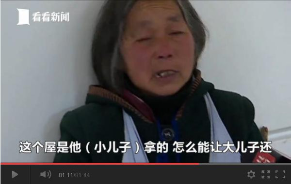 视频｜可怜天下父母心！老太寒夜摆摊卖菜只为替儿还债