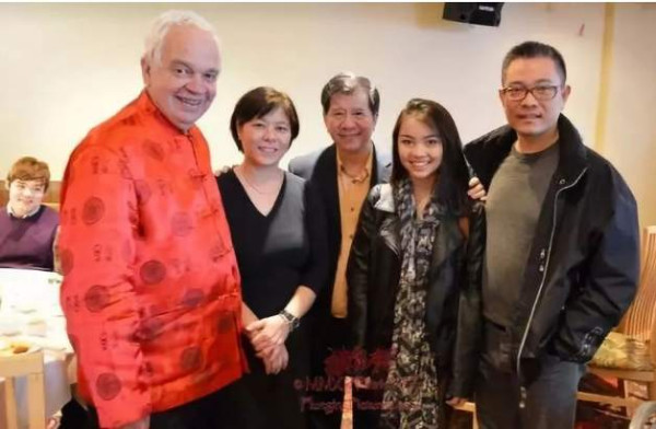 河北前省委书记之孙女，正在国外花着你的钱，你还没任何办法