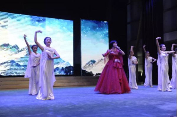 南街村隆重举行纪念毛主席诞辰125周年活动