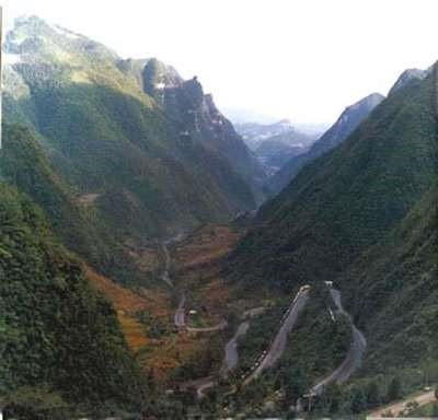 娄山关随想——敢问路在何方