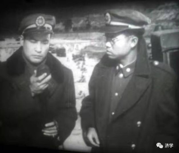 翻身农奴把歌唱:毛主席啊红太阳,革命道路宽又广