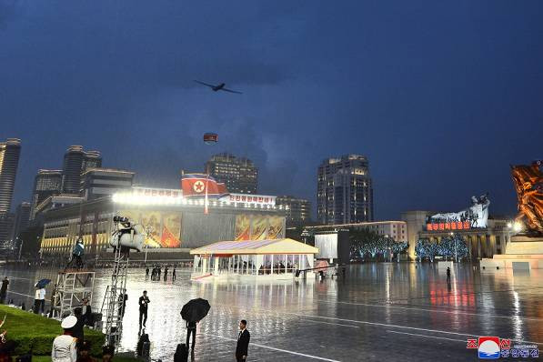 庆祝伟大的祖国解放战争胜利70周年阅兵式隆重举行