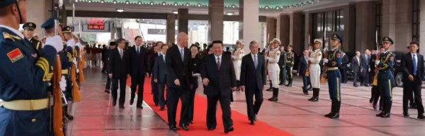 热烈欢迎朝鲜民主主义人民共和国金正恩委员长访问中国！