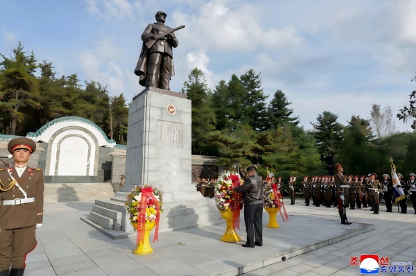 敬爱的金正恩同志在中国人民志愿军赴朝参战75周年之际凭吊中国人民志愿军烈士陵园