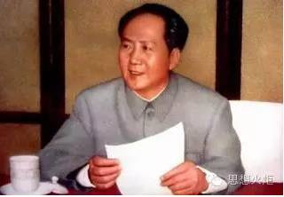 天安门城楼上的毛主席像是国本所在！