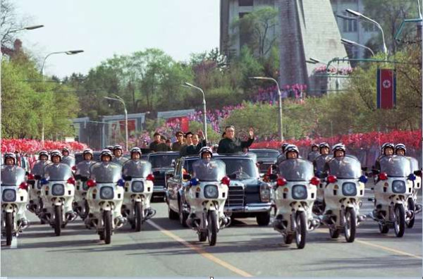 朝中友谊永垂不朽（三）