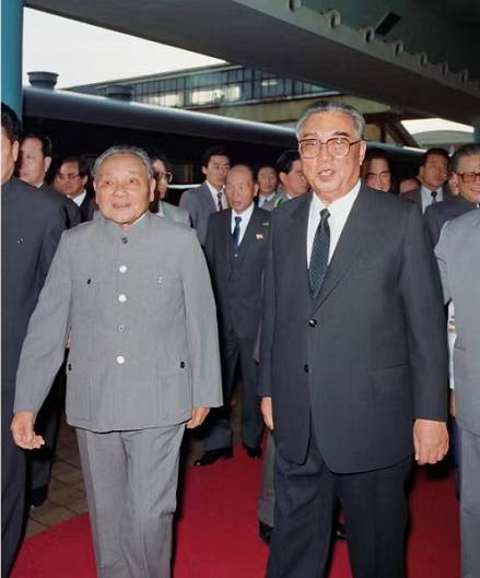 朝中友谊永垂不朽（三）