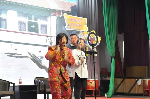 濮耐股份环保耐材事业部·新密市红色文化促进会举行庆祝毛主席诞辰130周年文艺汇演