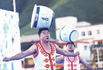 在玉树人民心中绘出多彩画卷