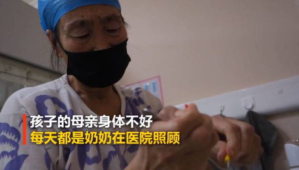 父亲雪天扮太监下跪赚救命钱