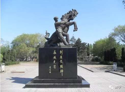 毛泽东文化让英雄辈出：从“刘英俊同志万岁”说起