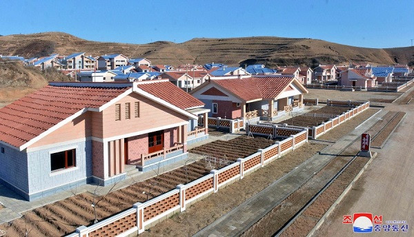 朝鲜:平壤市和平安北道、咸镜北道、咸镜南道一些农村喜乔迁