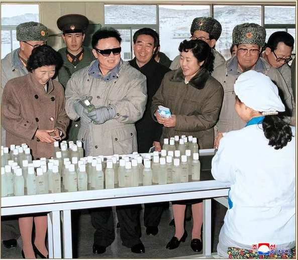 为了人民的幸福——在伟大领导者金正日同志诞辰81周年之际