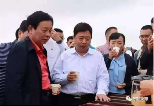  王宏甲：党建引领，深化改革，组织起来，共同致富。这是“塘约道路”的核心要义