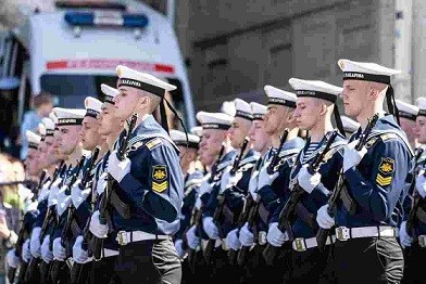 俄罗斯符拉迪沃斯托克举行阅兵纪念卫国战争胜利78周年