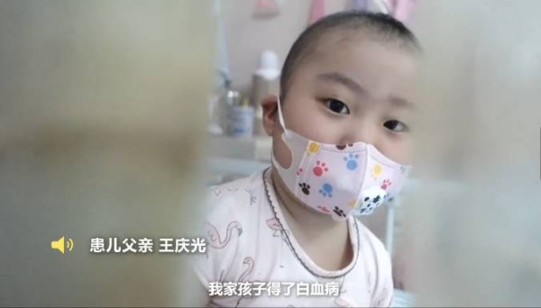 父亲雪天扮太监下跪赚救命钱