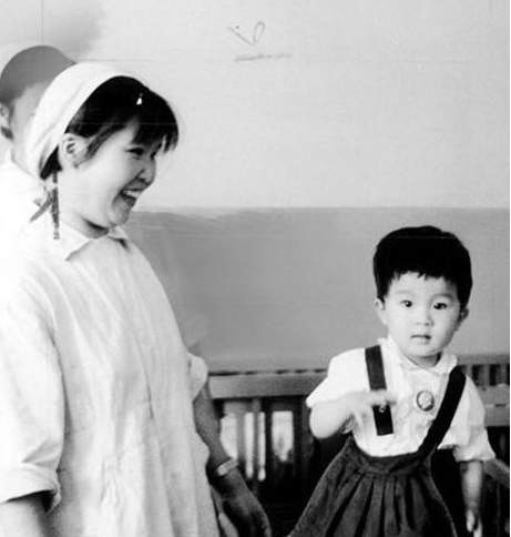 毛主席是如何关心少年儿童的？现在也要重视从娃娃开始培养革命接班人！