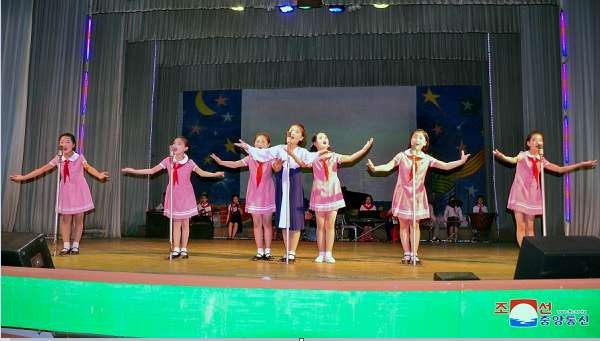 全国少年团员有意义地庆祝朝鲜少年团成立７７周年