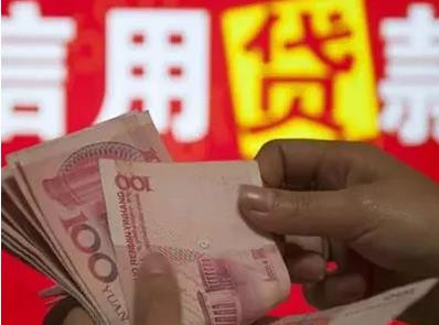“借给别人5000块，我就能一口口吃掉他一套房，打官司也告不倒我！”