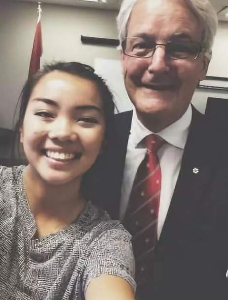 河北前省委书记之孙女，正在国外花着你的钱，你还没任何办法