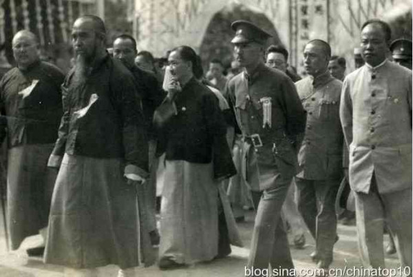 超级工程一览：民国范儿——姜文这番话，为何让公知张鸣勃然大怒？