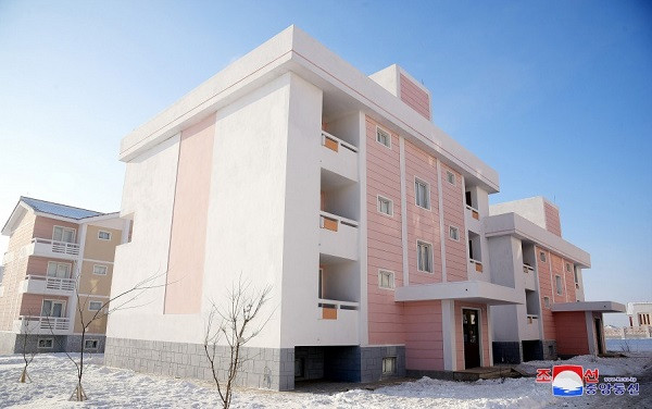 朝鲜:平壤市和平安北道、咸镜北道、咸镜南道一些农村喜乔迁