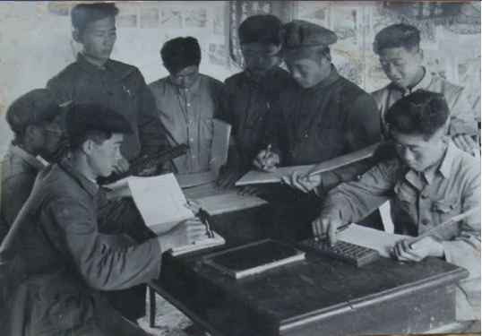 毛泽东社会主义光明道路——农业合作化运动