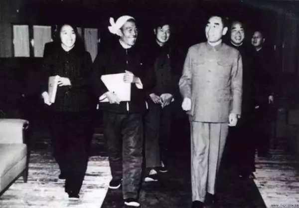 毛主席为何提拔一个农民当总理？终于明白了！