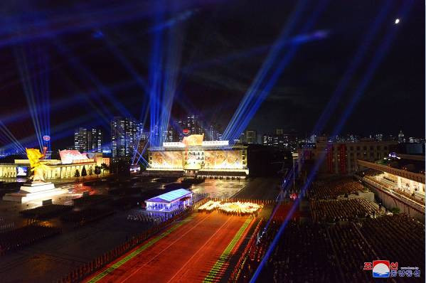 庆祝伟大的祖国解放战争胜利70周年阅兵式隆重举行