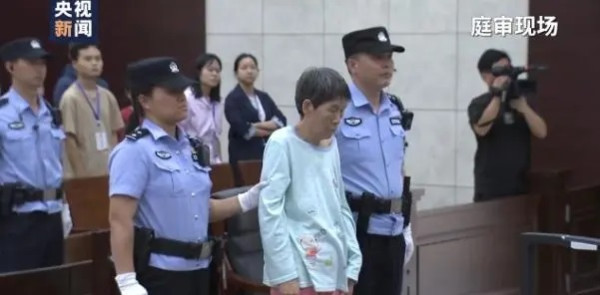 秦明：余华英的罪恶人生开始于人民公社的解散