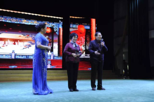 南街村隆重举行纪念毛主席诞辰125周年活动