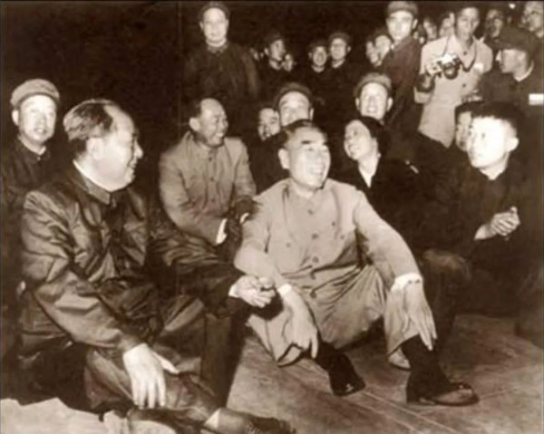毛主席一生始终与广大人民群众站在一起