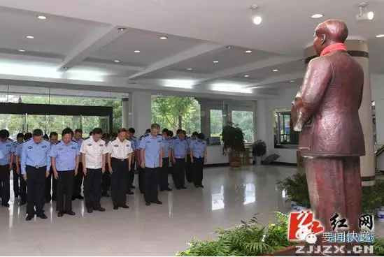 各地人民自发纪念毛主席逝世40周年