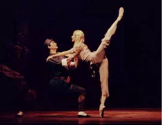 永恒的经典丨中国民族歌舞剧的第一座高峰—《白毛女》