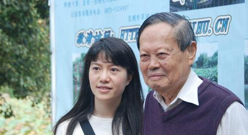 清华学子怒批杨振宁